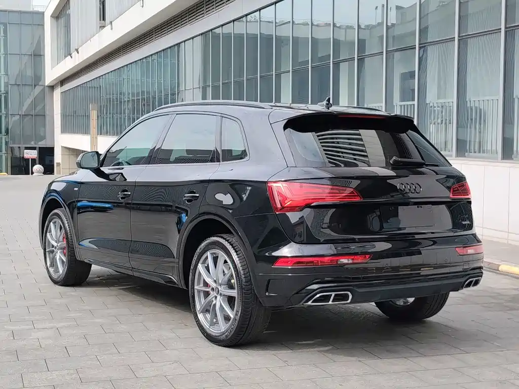 Audi Q5L 2022 — фото 11
