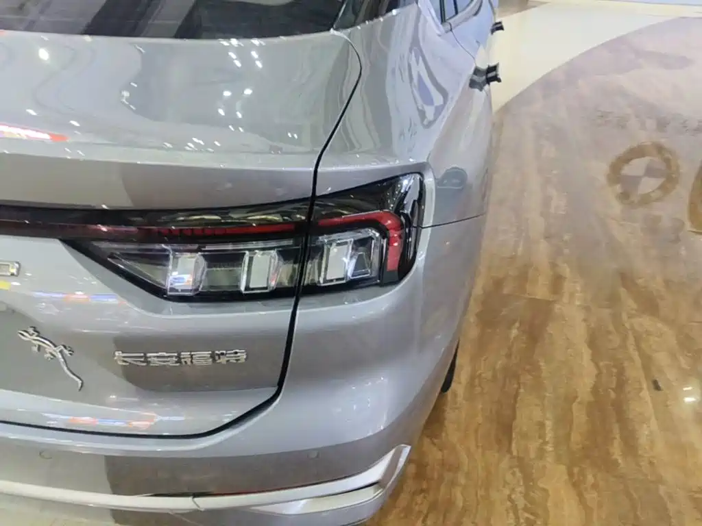 Ford Mondeo — миниатюра 8
