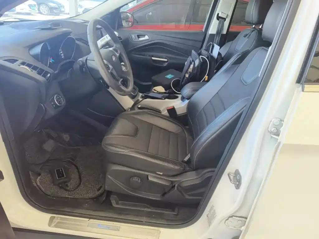 Ford Kuga — миниатюра 15