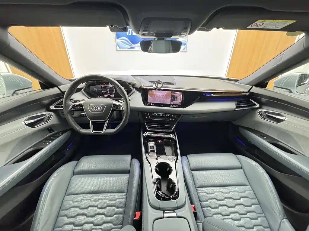 Audi e-tron GT — миниатюра 8