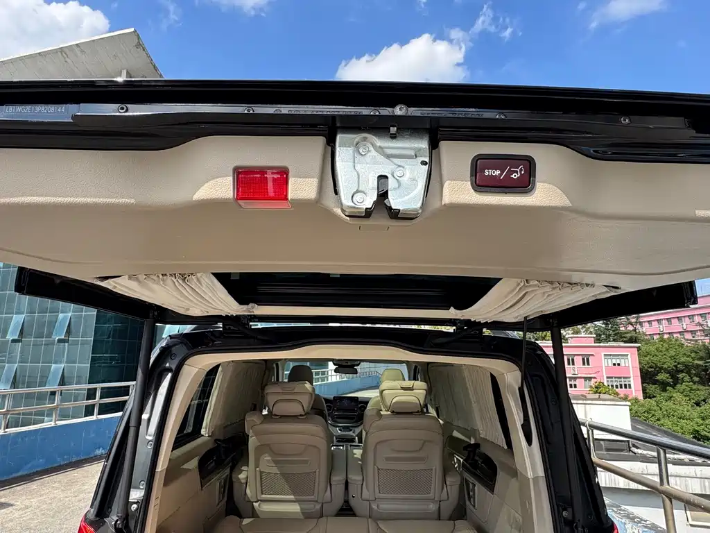 Mercedes-Benz V-Class — миниатюра 17