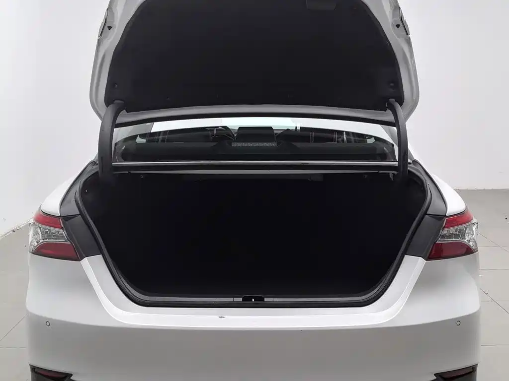 Toyota Camry — миниатюра 16