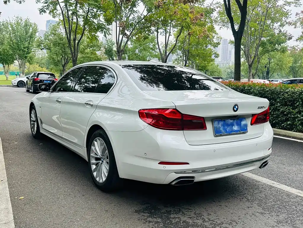BMW 5 Series — миниатюра 4