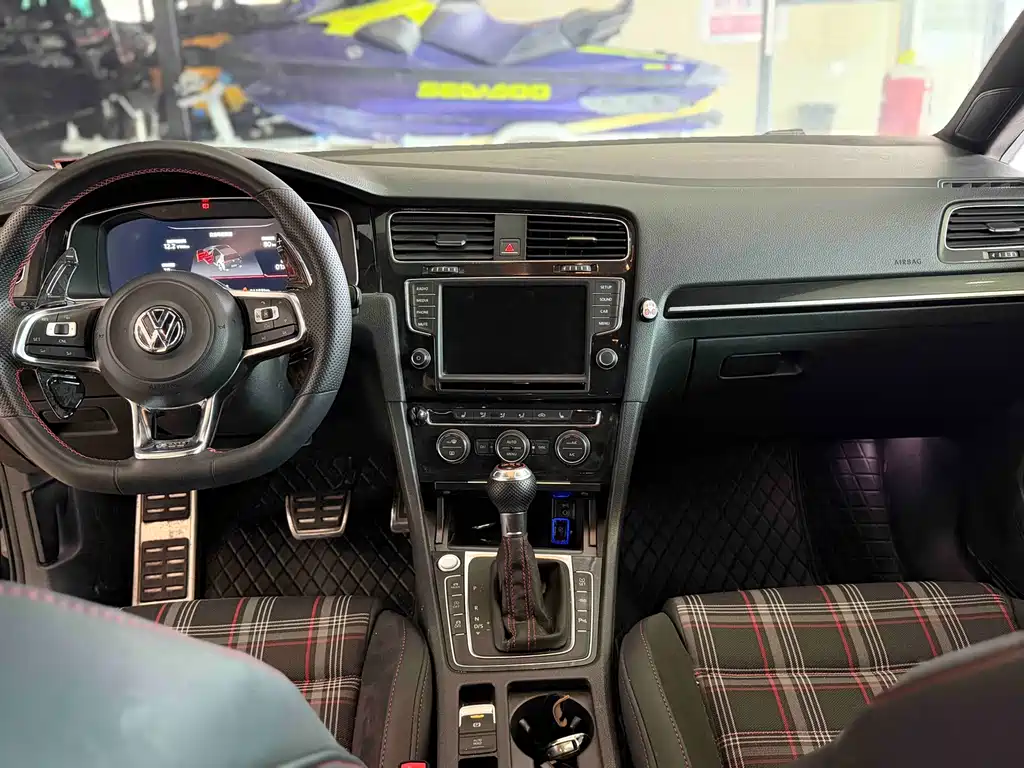Volkswagen Golf GTI — миниатюра 8