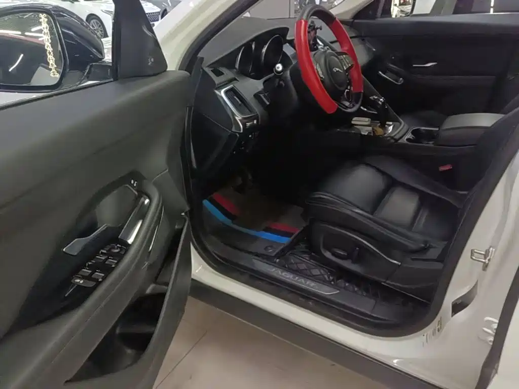 Jaguar E-PACE — миниатюра 16