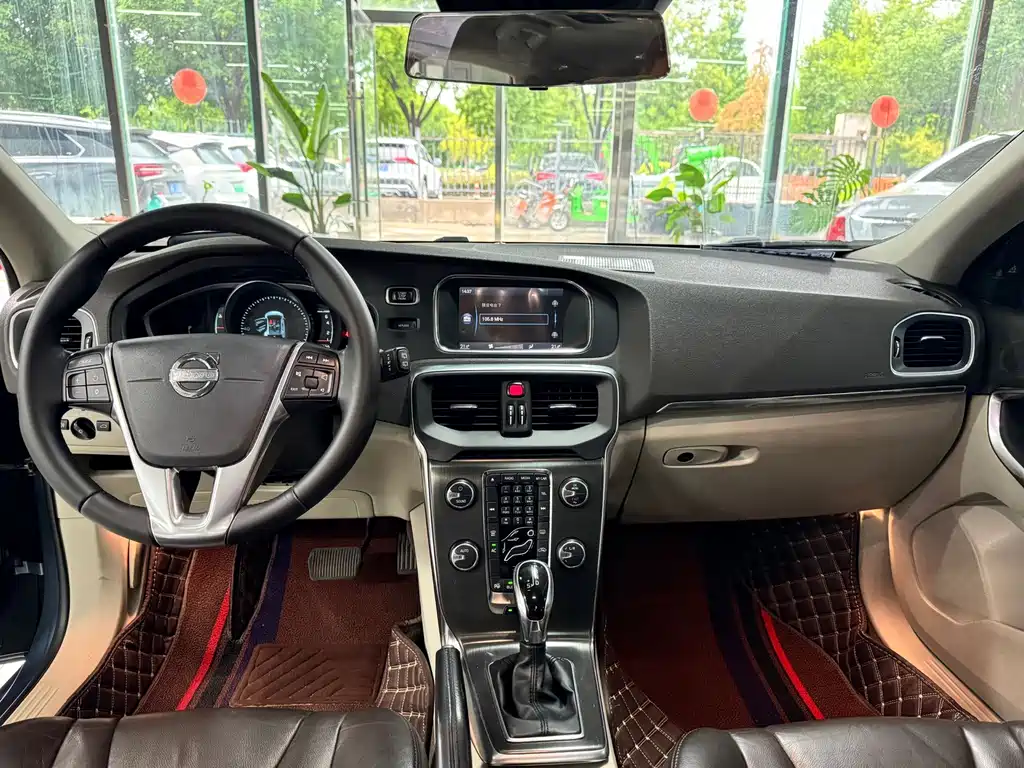 Volvo V40 — миниатюра 9
