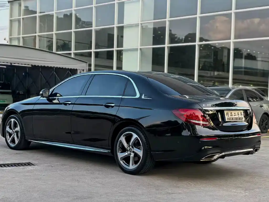 Mercedes-Benz E-Class — миниатюра 7