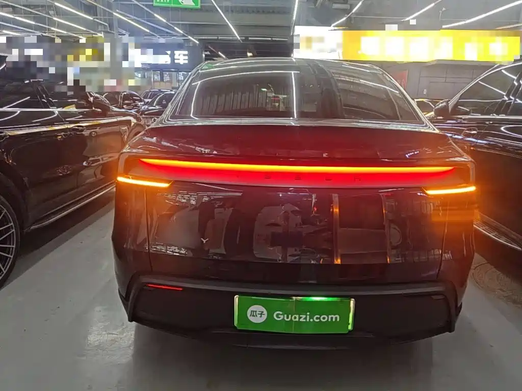 Tesla Model Y — миниатюра 6