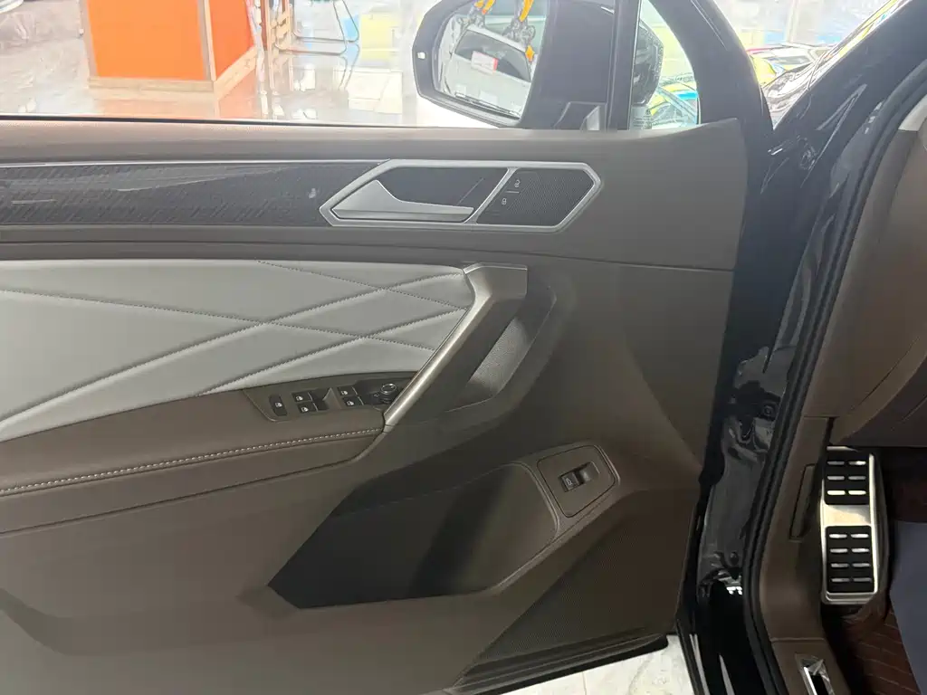 Volkswagen Tiguan L — миниатюра 4