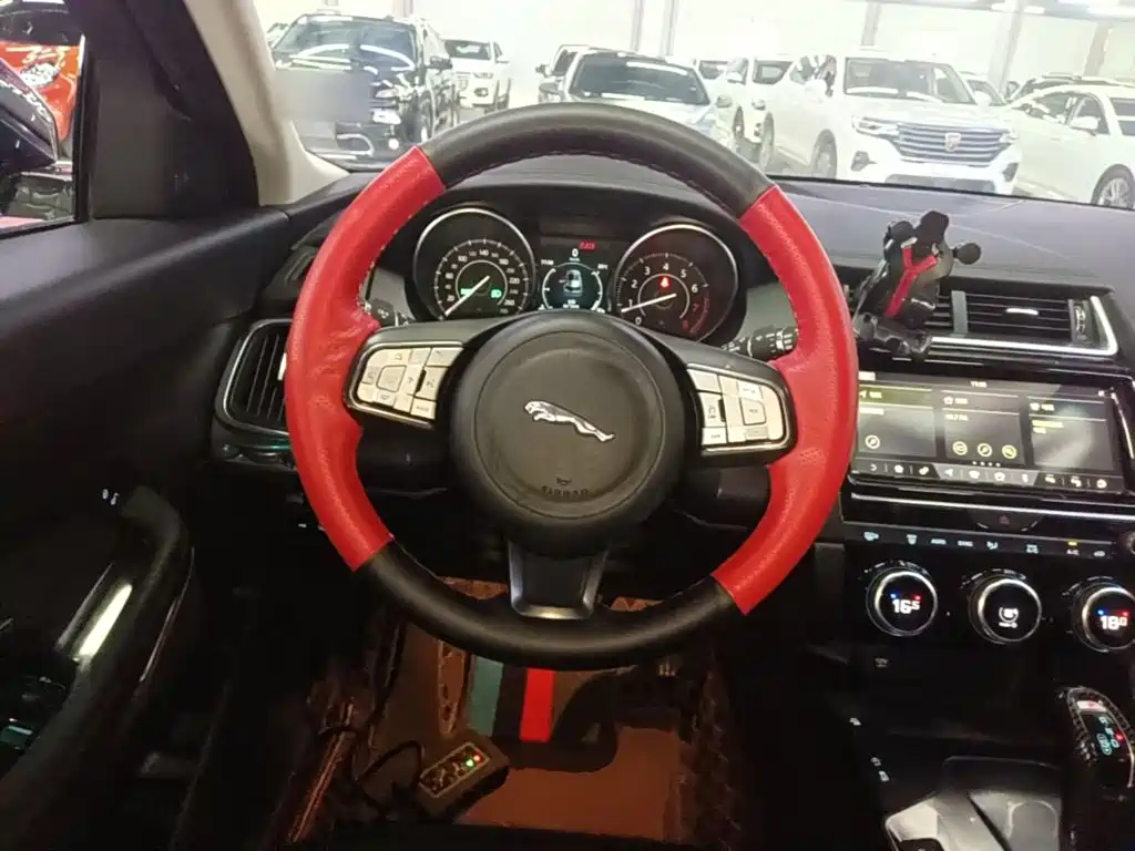 Jaguar E-PACE — миниатюра 11