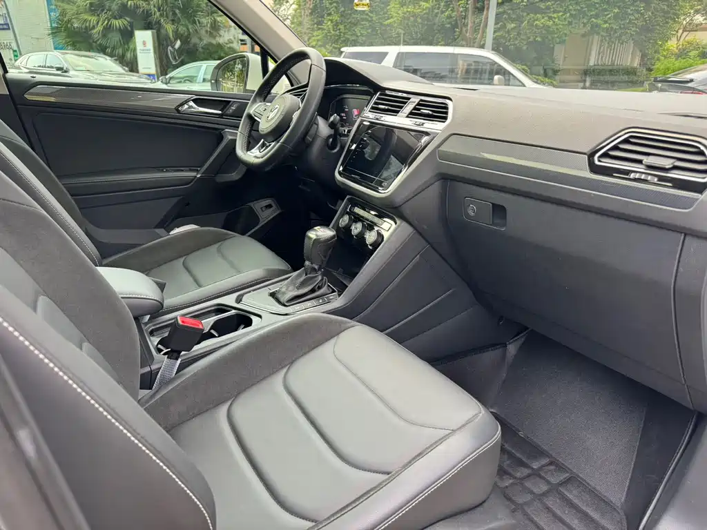 Volkswagen Tiguan L — миниатюра 8