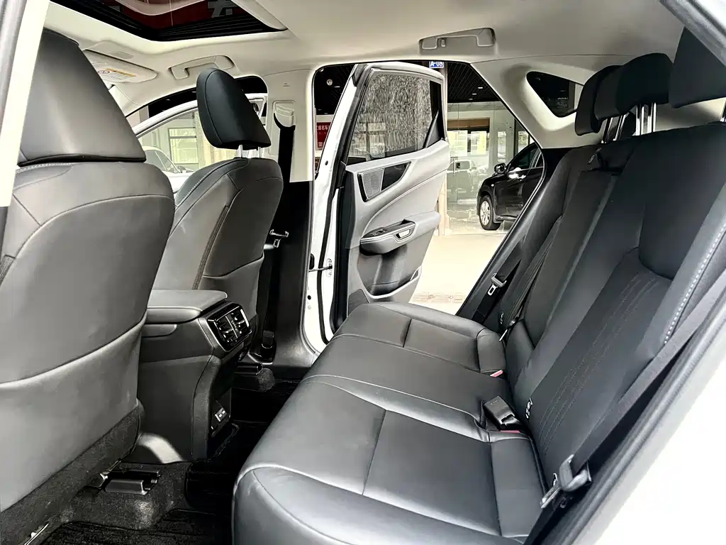 Lexus NX — миниатюра 8