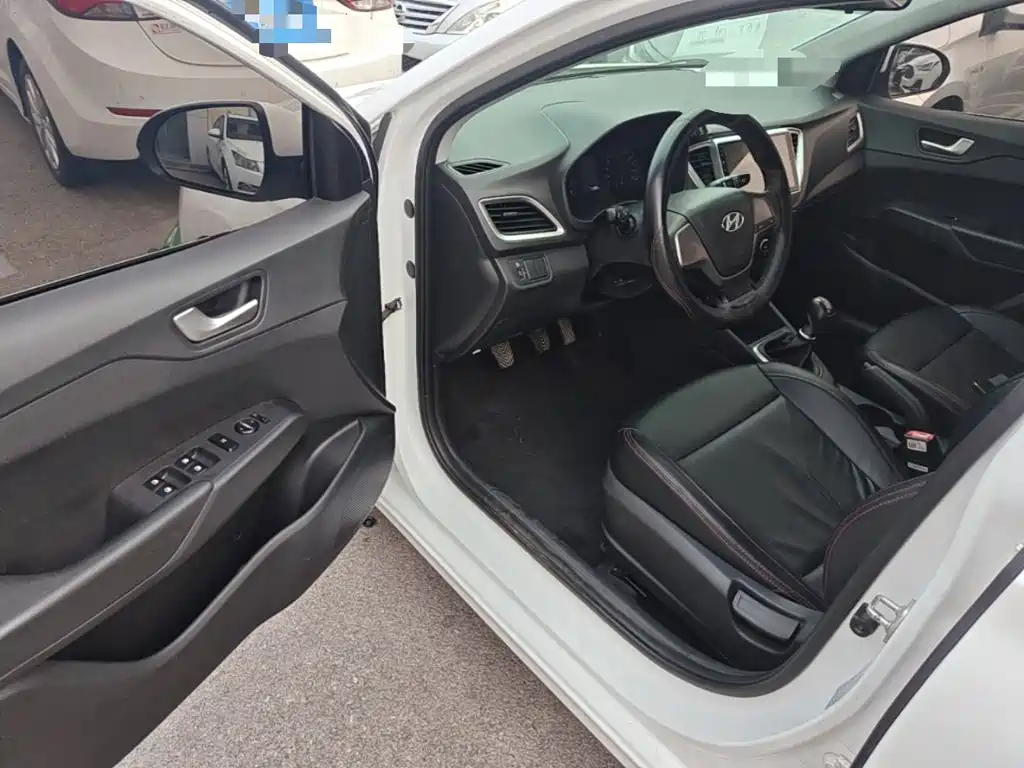 Hyundai Verna - фото 16