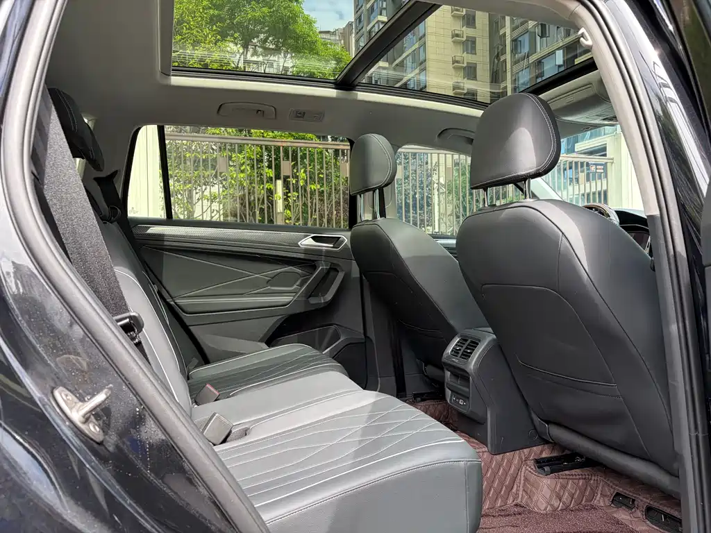 Volkswagen Tiguan L L 2024 330TSI AT R-Line