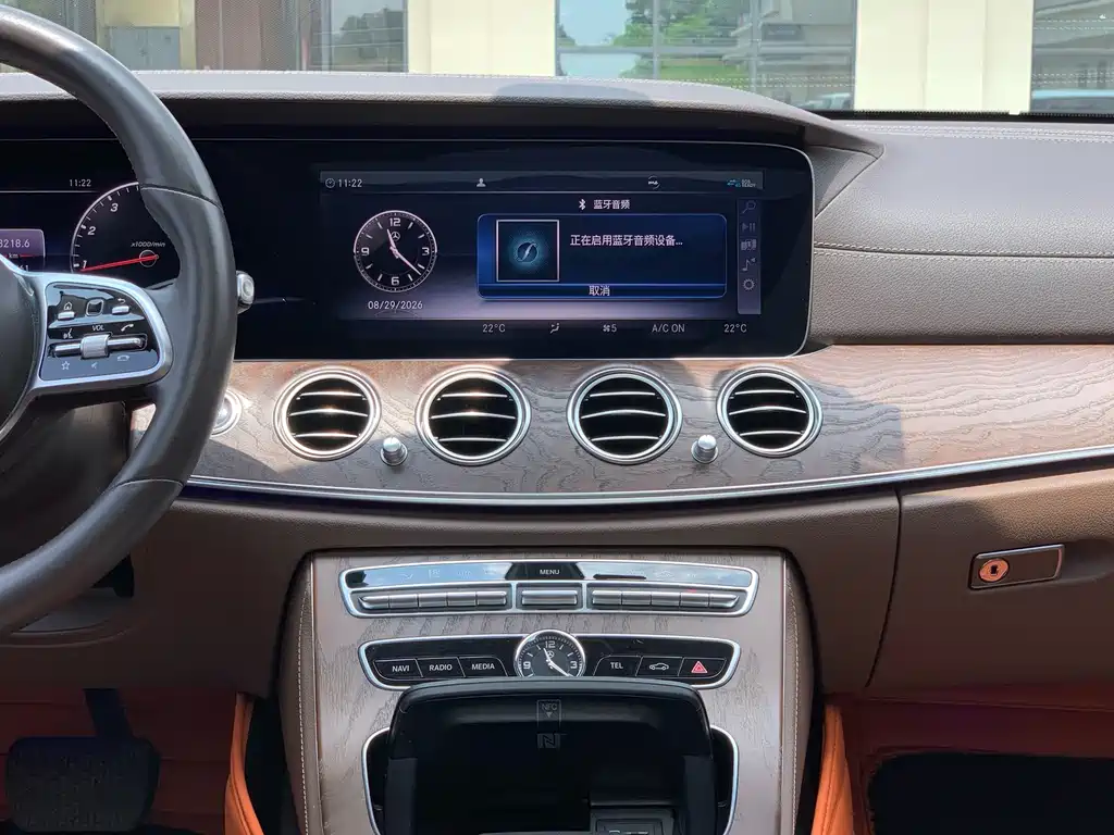 Mercedes-Benz E-Class — миниатюра 17