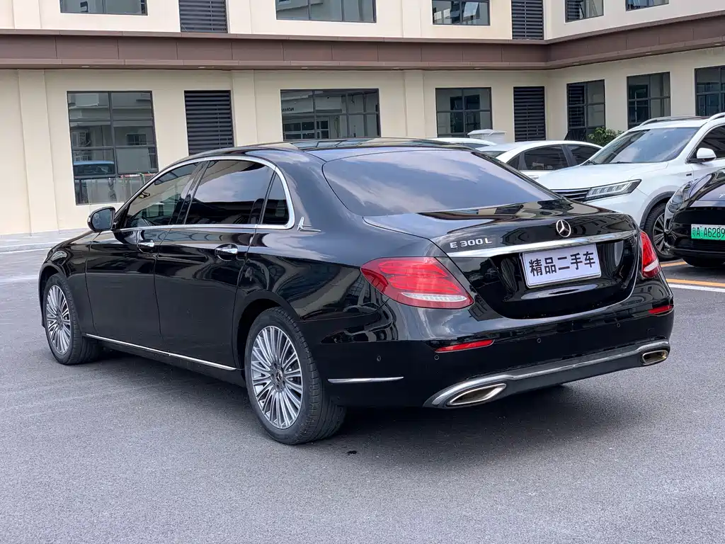 Mercedes-Benz E-Class — миниатюра 4