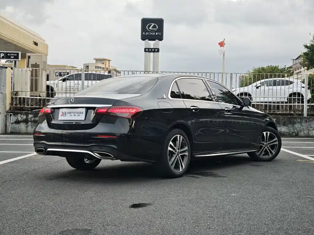 Mercedes-Benz E-Class — миниатюра 5