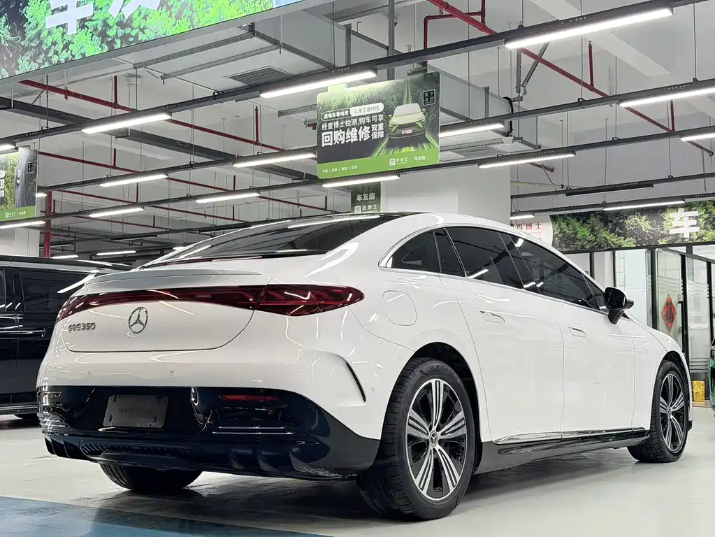 Mercedes-Benz EQE - фото 7