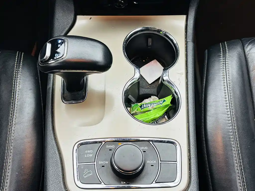 Jeep Grand Cherokee (Import) — миниатюра 9