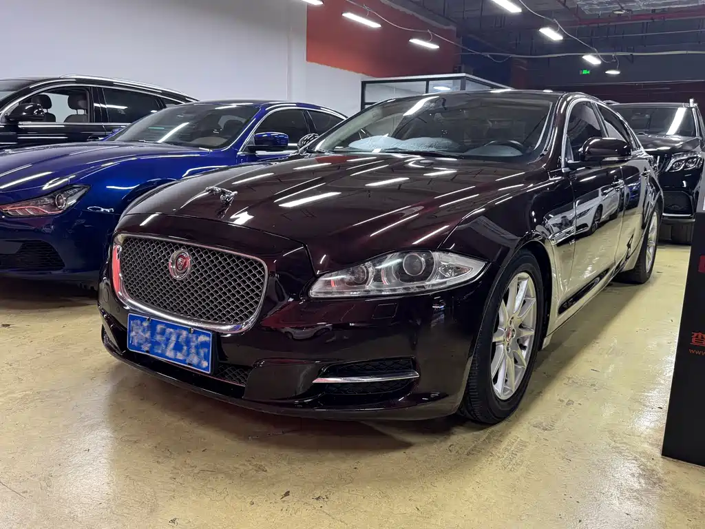 Jaguar XJ
