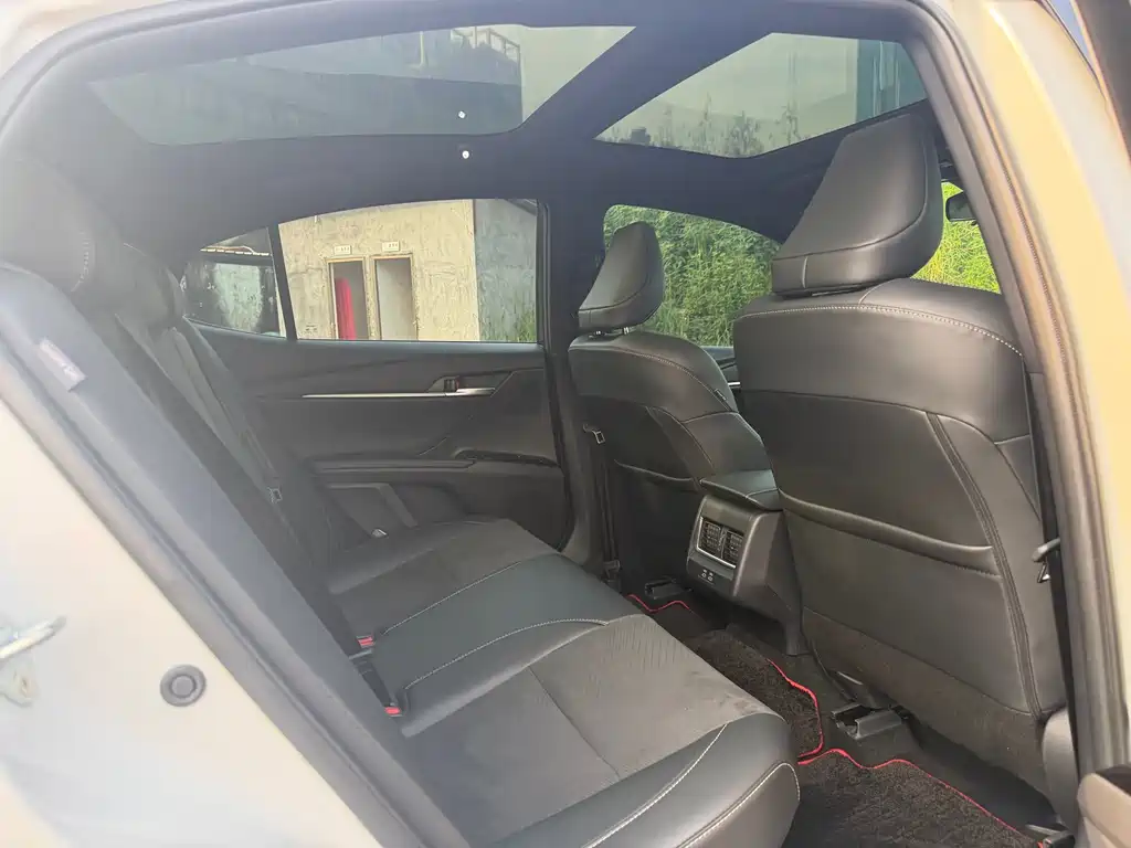 Toyota Camry — миниатюра 9