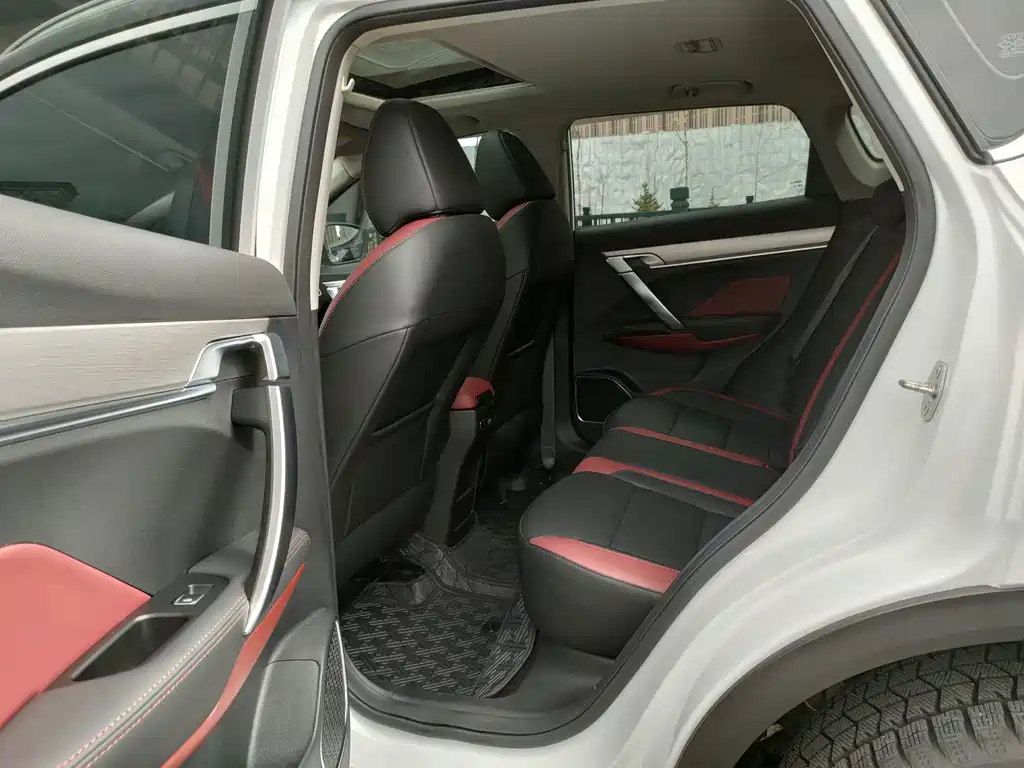 Geely Binyue — миниатюра 10