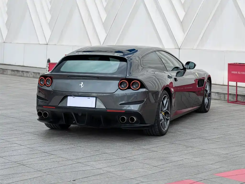 Ferrari GTC4Lusso 2017 3.9T V8