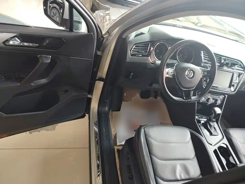 Volkswagen Tiguan L — миниатюра 16