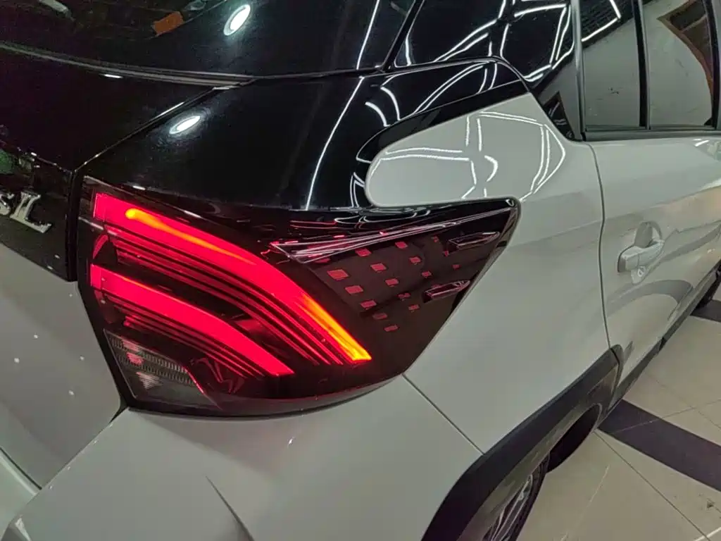 Toyota Yaris L — миниатюра 8