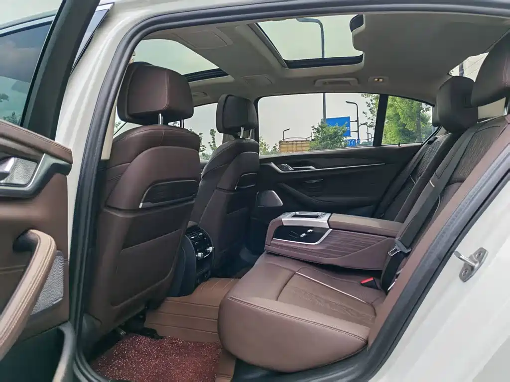 BMW 5 Series — миниатюра 4