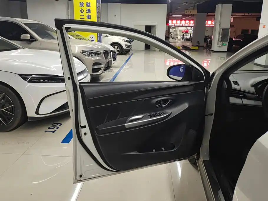 Toyota Yaris L — миниатюра 7