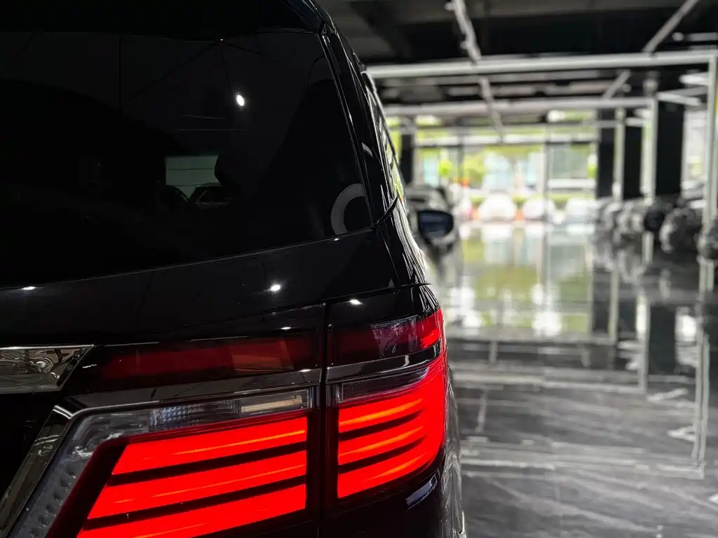 Honda Elysion 2.0L Hybrid Supreme Edition, фото 38