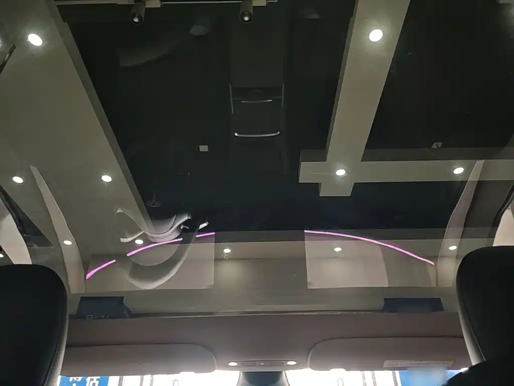 Tesla Model Y — миниатюра 18