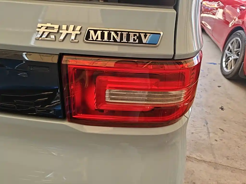 Wuling MINIEV — миниатюра 8