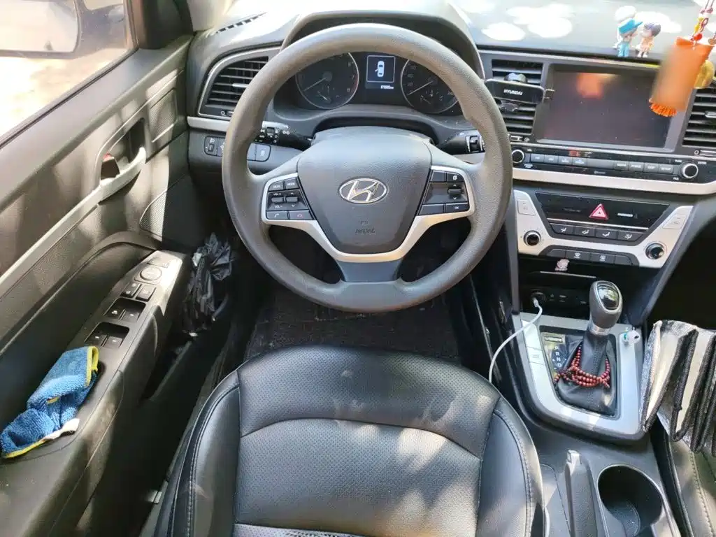 Hyundai Elantra — миниатюра 3