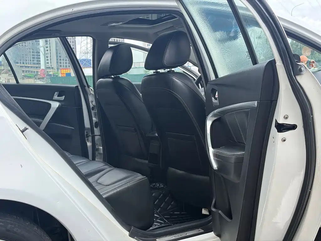 Geely Emgrand — миниатюра 14
