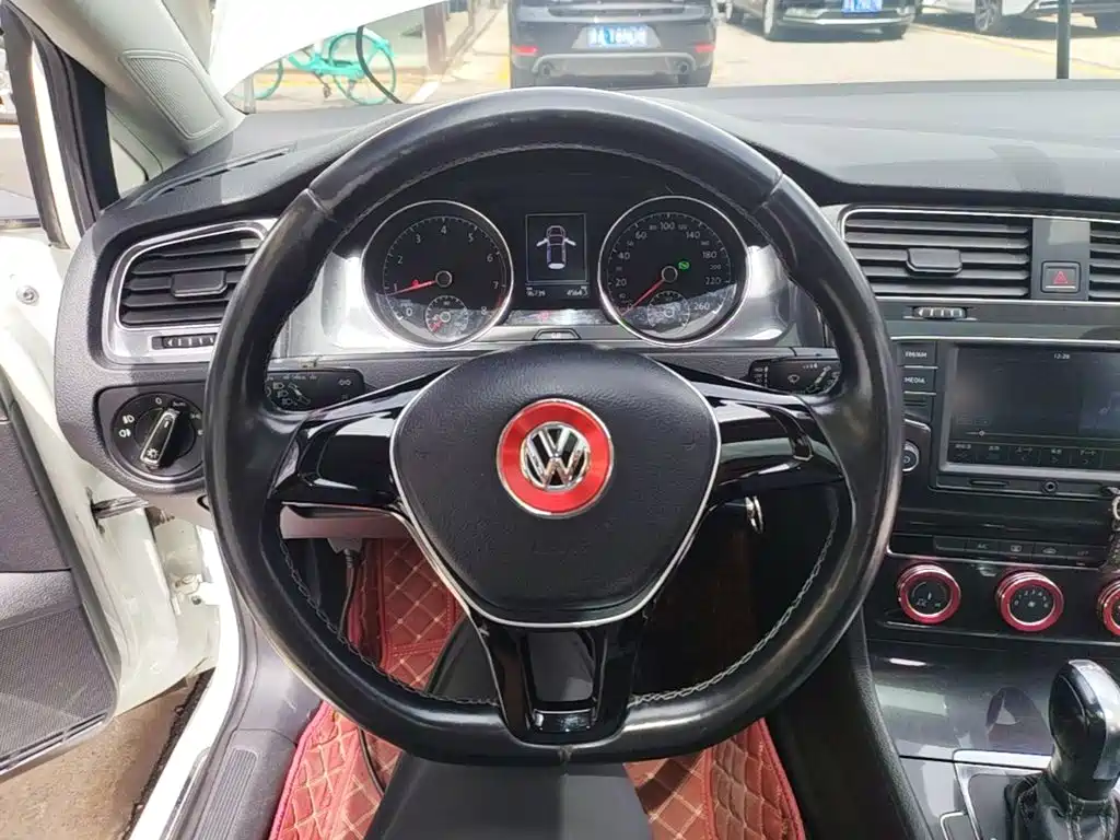 Volkswagen Golf — миниатюра 11