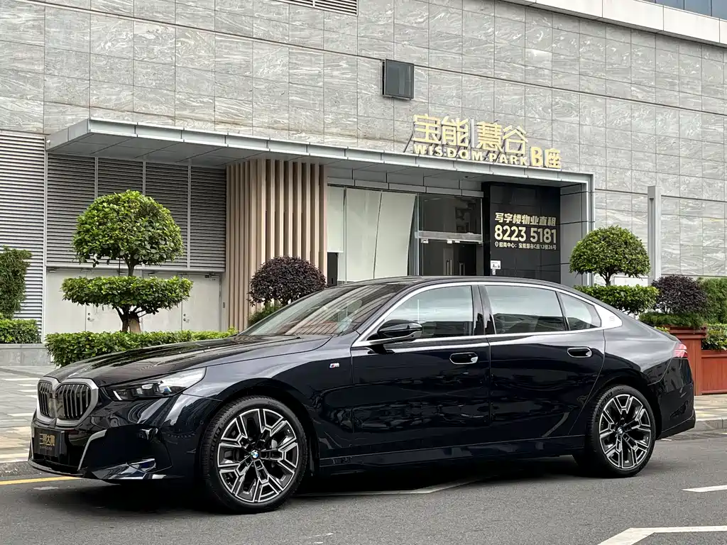 BMW 5 Series 2025
