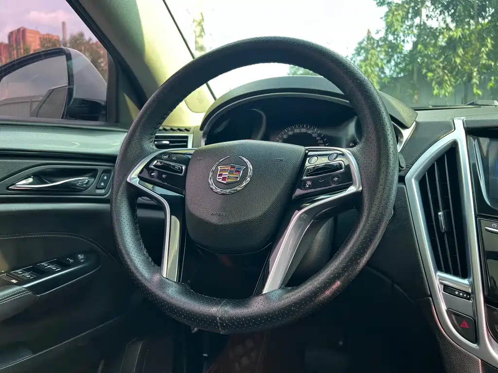 Cadillac SRX — миниатюра 12