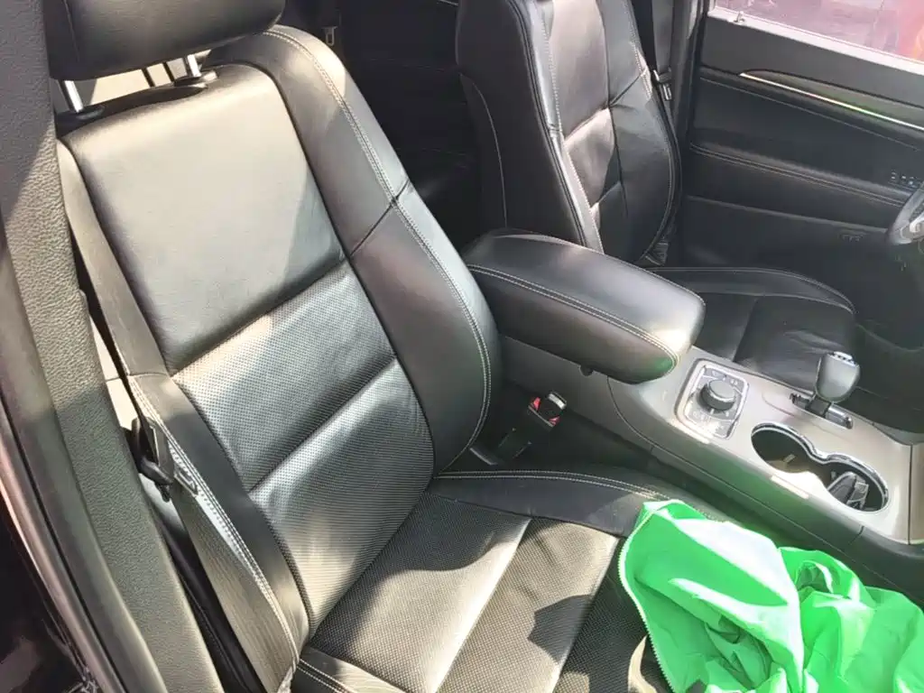 Jeep Grand Cherokee (Import) — миниатюра 25