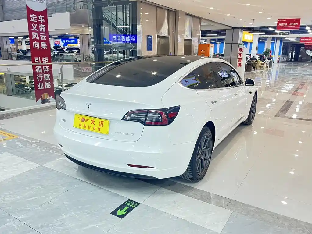 Tesla Model 3 - фото 6