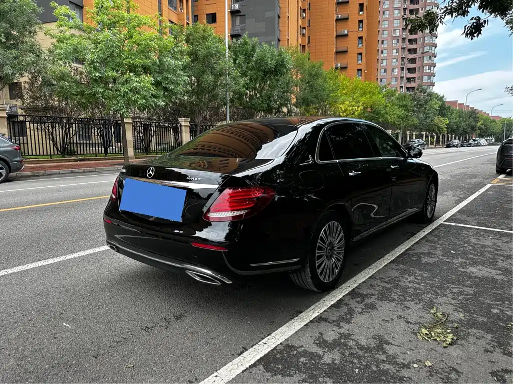 Mercedes-Benz E-Class — миниатюра 4
