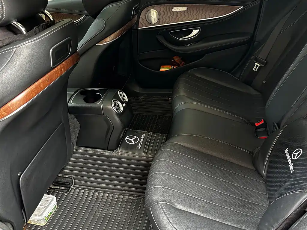 Mercedes-Benz E-Class — миниатюра 7