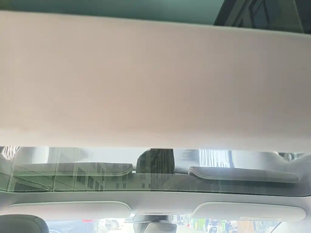 Tesla Model 3 — миниатюра 18