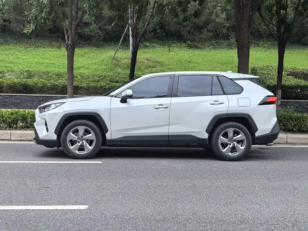 Toyota RAV4 — миниатюра 3