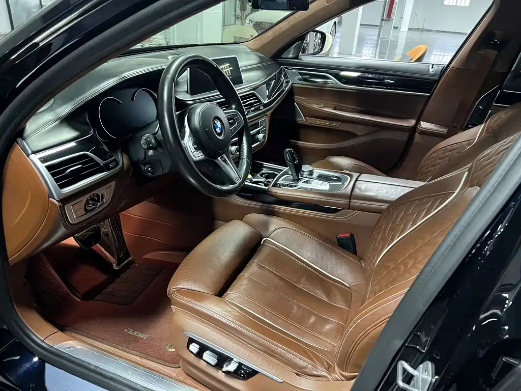 BMW 7 Series — миниатюра 5