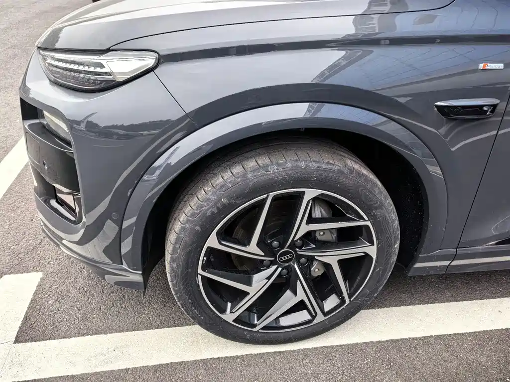 Audi Q6L e-tron — миниатюра 2
