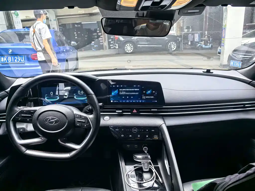 Hyundai Elantra — миниатюра 5