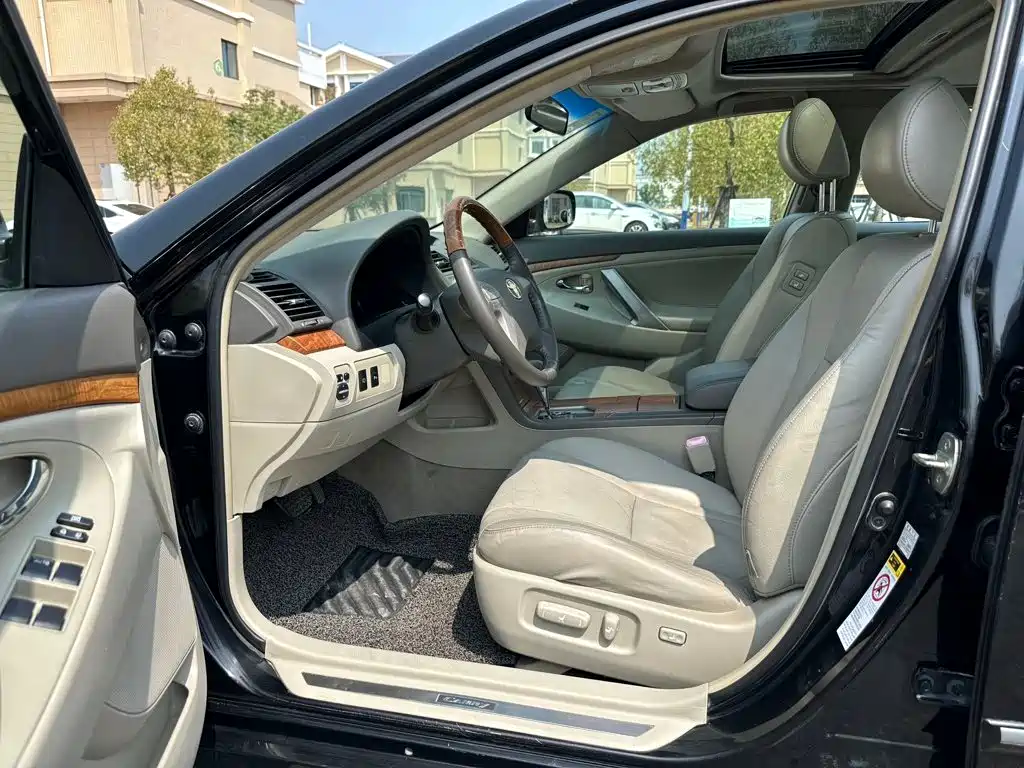 Toyota Camry — миниатюра 9