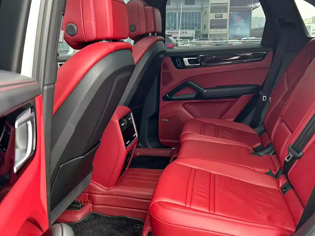 Porsche Cayenne — миниатюра 9